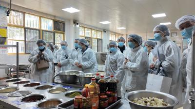 家校携手 “食”刻守护 枝江一中、公园路小学举办家长开放日活动