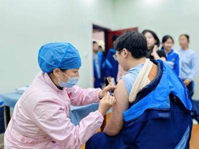 枝江市妇幼保健院进校园为学生筑牢流感防线