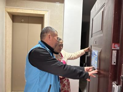 西湾社区：七千张便民服务卡 架起为民服务“连心桥”