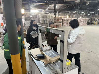 董市镇新周场村：年审“上门办”  群众“零跑腿”