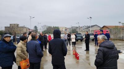 安福寺镇紫荆岭社区开展消防演练 筑牢居民安全“防火墙”