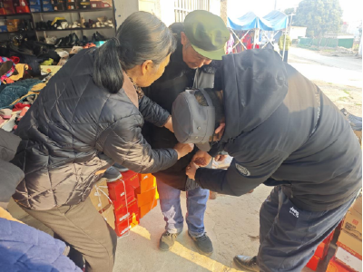 安福寺镇：寒冬送暖添新衣 情系村民暖人心