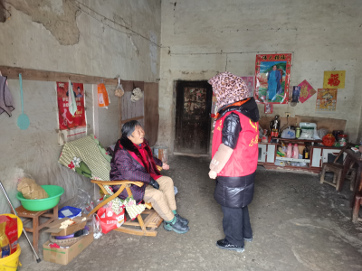 安福寺社区：雪天暖意浓 社区关爱独居老人