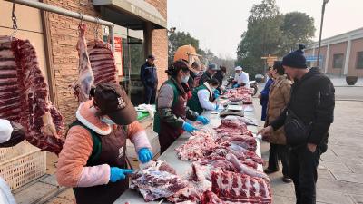 牛肉香里迎新年 牛郎山牛业小镇第三届年货节举行