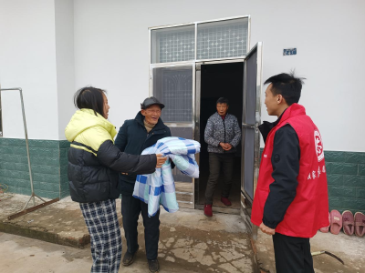 白鹤冲村组织开展走访慰问活动 