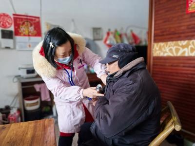 雪天出诊！ 双寿桥社区卫生室雪天送医,守护老人健康