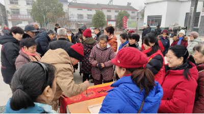 安福寺镇杨家店村：翰墨迎春 福联到家