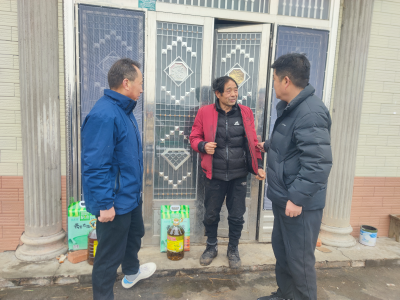 风雪送暖情系民生 胡家嘴村为重点群体筑牢冬日防线