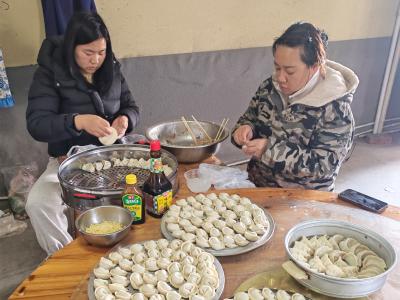 百里洲镇：暖心饺子宴 温情暖乡村