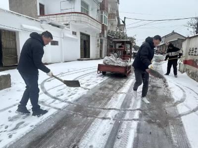 顾家店镇清水溪村闻雪而动 保畅通护民生