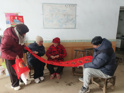 安福寺镇柏杨冲村：新春走访全覆盖 春联传情暖民心