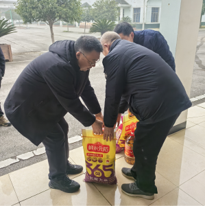 新春慰问暖人心 不忘初心传温情