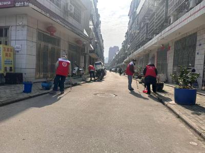 新春扫尘除旧岁 同心喜迎马年春