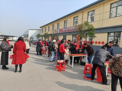 笔墨凝书香 春联送吉祥 七星台社区开展写春联送祝福活动