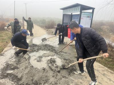 仙女镇余家冲村：新春修暖路 干群共践民生情