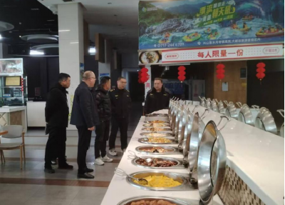 护航春运“舌尖上的安全” 枝江市市场监管局开展辖区高速服务区食品安全专项检查