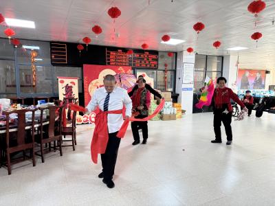 金马迎春暖人心 团圆相聚庆佳节