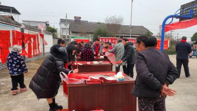 百里洲镇葵兴村：翰墨传情写春联 新春送福暖民心