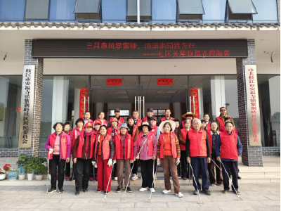 安福寺镇紫荆岭社区开展环境卫生集中整治志愿服务活动 