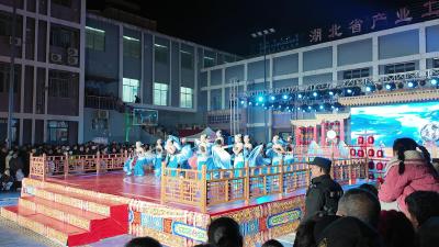 寻字纳福马跃元宵 沉浸式体验点亮传统佳节