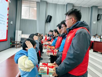 湖北交投宜楚建设管理有限公司开展学雷锋纪念日主题志愿服务活动