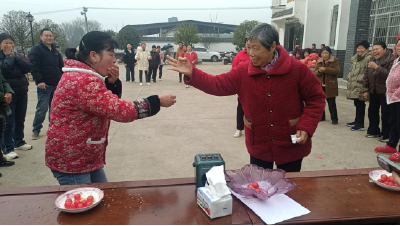 安福寺镇紫荆岭村：巾帼绽芳华 欢庆“三八”节