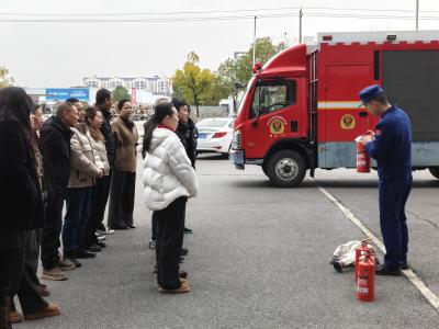 枝江：消防培训进建材市场 筑牢安全“防火墙”