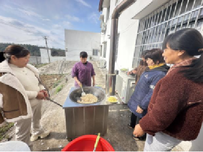 安福寺镇七里冲村开展“双节”同庆送温暖活动