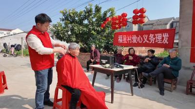 “银发志愿队”以老助老 把幸福送到家门口