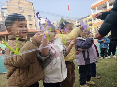 市友谊路幼儿园开展植树节特色主题活动