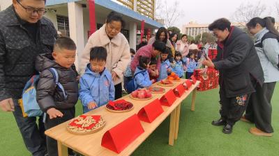 “小马迎新”花样多 仙女镇中心幼儿园以传统趣味点亮“开学第一课”