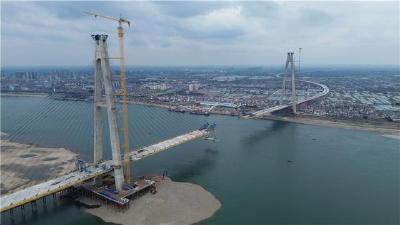 冲刺合龙！枝江长江大桥南塔节后启动第21号钢箱梁吊装