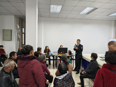 安福寺镇紫荆岭社区开展老年人公交卡集中办理服务