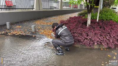 枝江城管打好2026年首场暴雨防汛主动仗