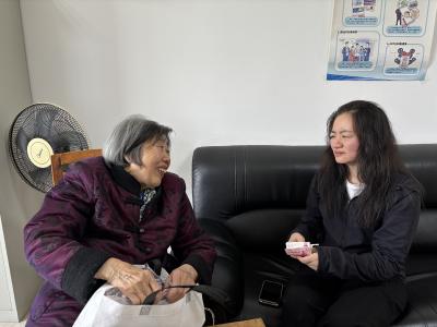 “宝藏奶奶”又出手，爱心捐赠市社会福利院