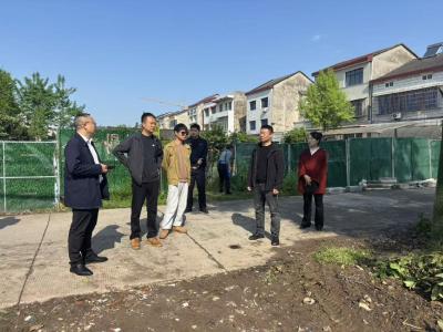 泥泞路变“民心路”：枝江城管化解园林新村几十年田间“行路难”