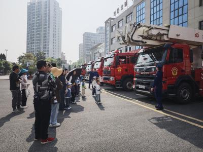 枝江：居民学生打卡消防站 消防安全入脑入心