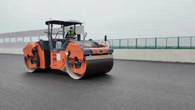 当枝松高速枝江段加快沥青摊铺 5月底前完成面层施工