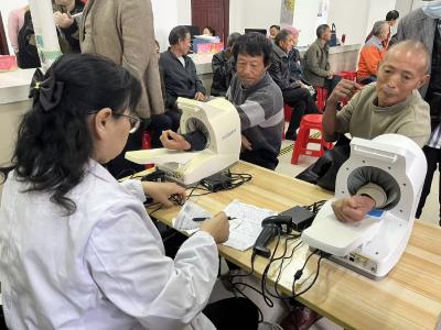 董市镇：免费体检进乡村 健康服务暖民心