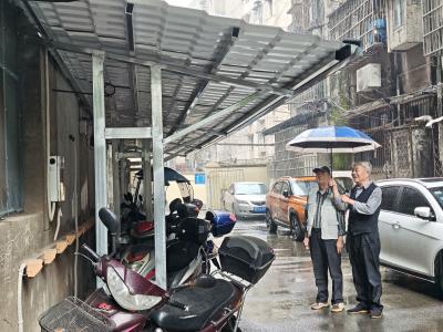 枝江市委政法委携手沱江社区点亮康美小区幸福线