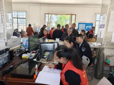 顾家店社区： “家门口办卡” 暖心服务零距离