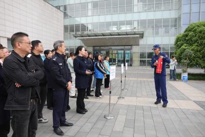 枝江消防走进市政务服务中心开展消防培训演练