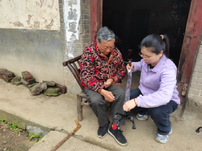 安福寺社区：辅助器材送上门 真情关爱残疾人