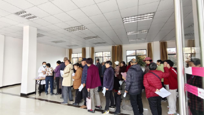 银龄关怀进社区 健康服务暖人心