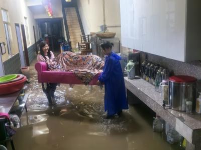 七星台镇：风雨中蹚出“暖心路”