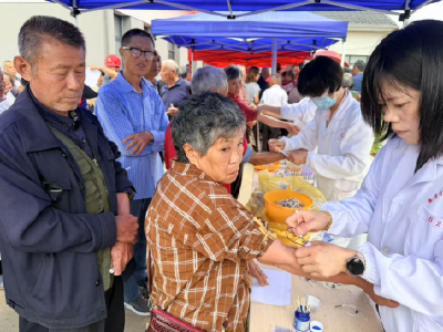 安福寺镇杨家店村：暖心体检护桑榆 健康服务暖民心