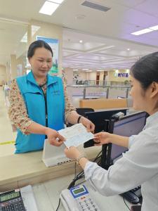 枝江：拾金不昧暖人心 平凡岗位显担当