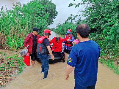 枝江：暴雨逆行显担当 志愿救援暖民心