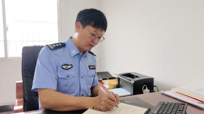 政协委员龚平：坚守初心护平安 履职尽责显担当