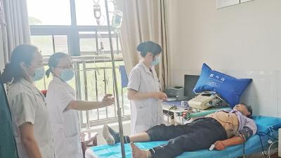 董市镇卫生院：生死竞速抢生机 精准救治护民心